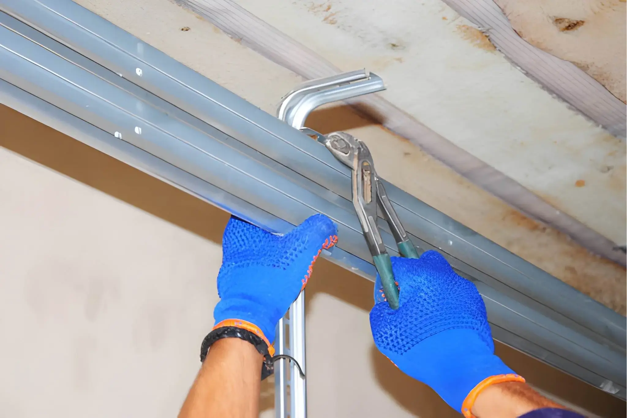 Emergency garage door repair for sudden door failure